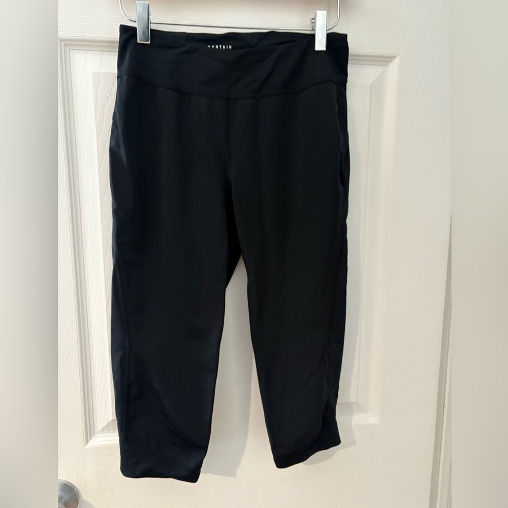 Mountain Hardwear black cropped pants capri size women’s xs